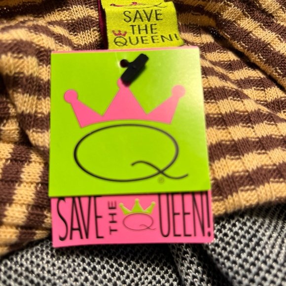 Gorgeous SAVE THE QUEEN top. Size marked Large but fits like medium. NWT. - Picture 4 of 6